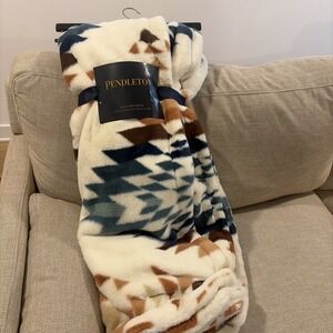 Pendleton Peak Canyon Faux Fur Throw Blanket 50" X 70" Ivory Aztec Reversible